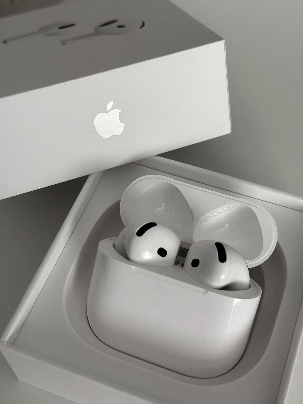 AIRPODS